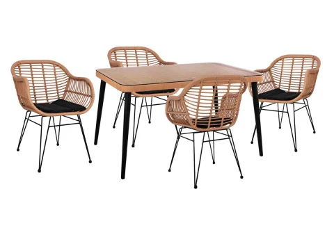 Градински комплект Allegra Wicker HM10490 включва маса със стъклен плот и четири кресла с подлакътници ракитена оплетка и възглавници изработени с метална конструкция в цветове черно и бежово